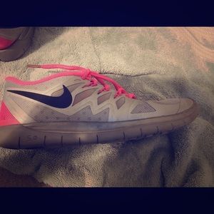 woman’s nike 5.0 reflective to light size 7